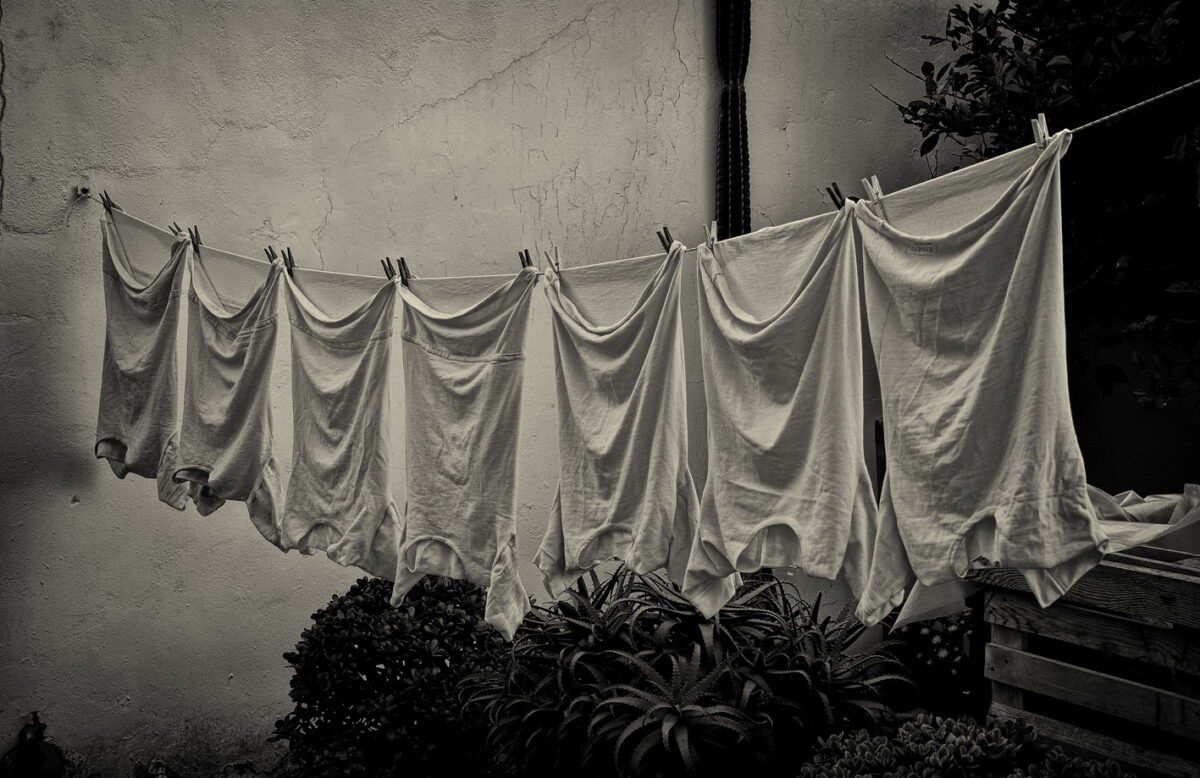 9 tips για να στεγνώvετε τα ρούχα σας γρήγορα τον χειμώνα