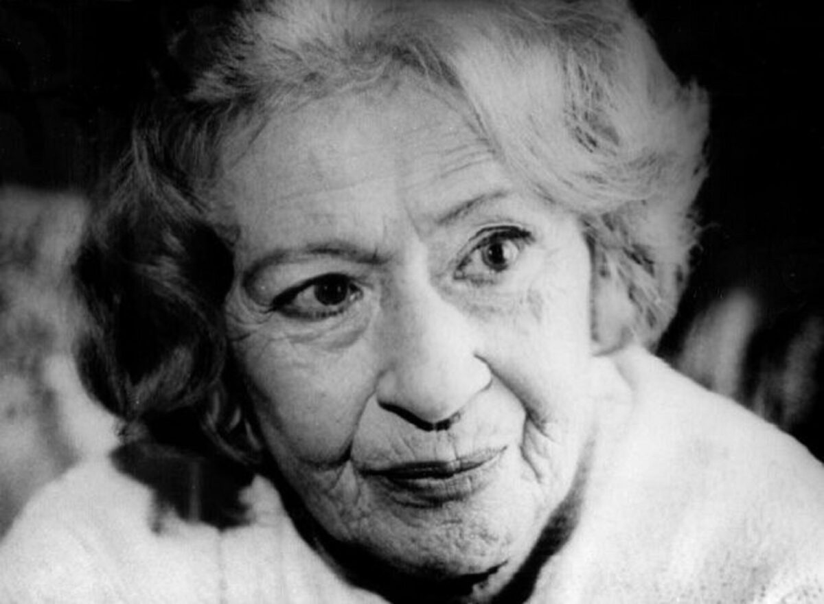 Έλλη Παππά | Ένα φιλί μεσ` απ` τα σίδερα. Δεν ήξερα αν ζούσα, ή αν αυτό ήταν η κόλαση…