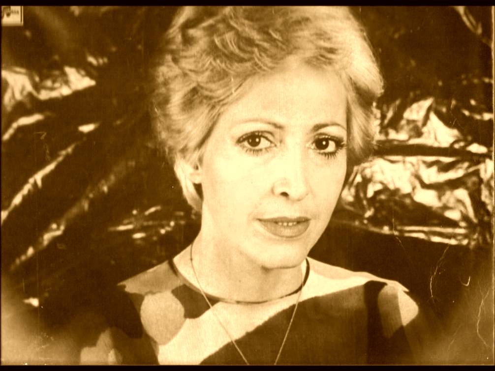 Πόλυ Πάνου | Να`ξερες πώς σπαράζουν τα μέσα μου για σένα, που στέκεσαι μπροστά μου και λόγο δε μου λες...