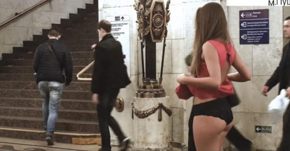 Anna Dovgalyuk | Η Ρωσίδα ακτιβίστρια που έγινε viral σηκώνοντας την φούστα της…