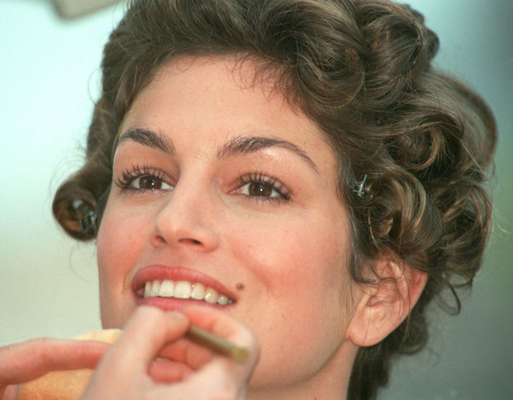 7 Λάθη στο μακιγιάζ που μας κάνουν να δείχνουμε μεγαλύτερες