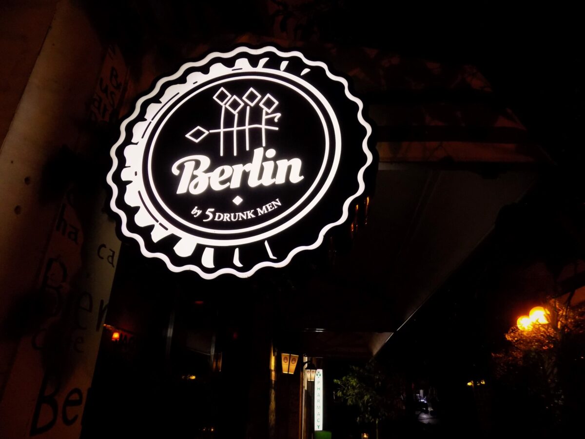 Berlin by 5 Drunk Men: Πως είναι να γιορτάζεις δίπλα στο σπίτι σου; (photos)