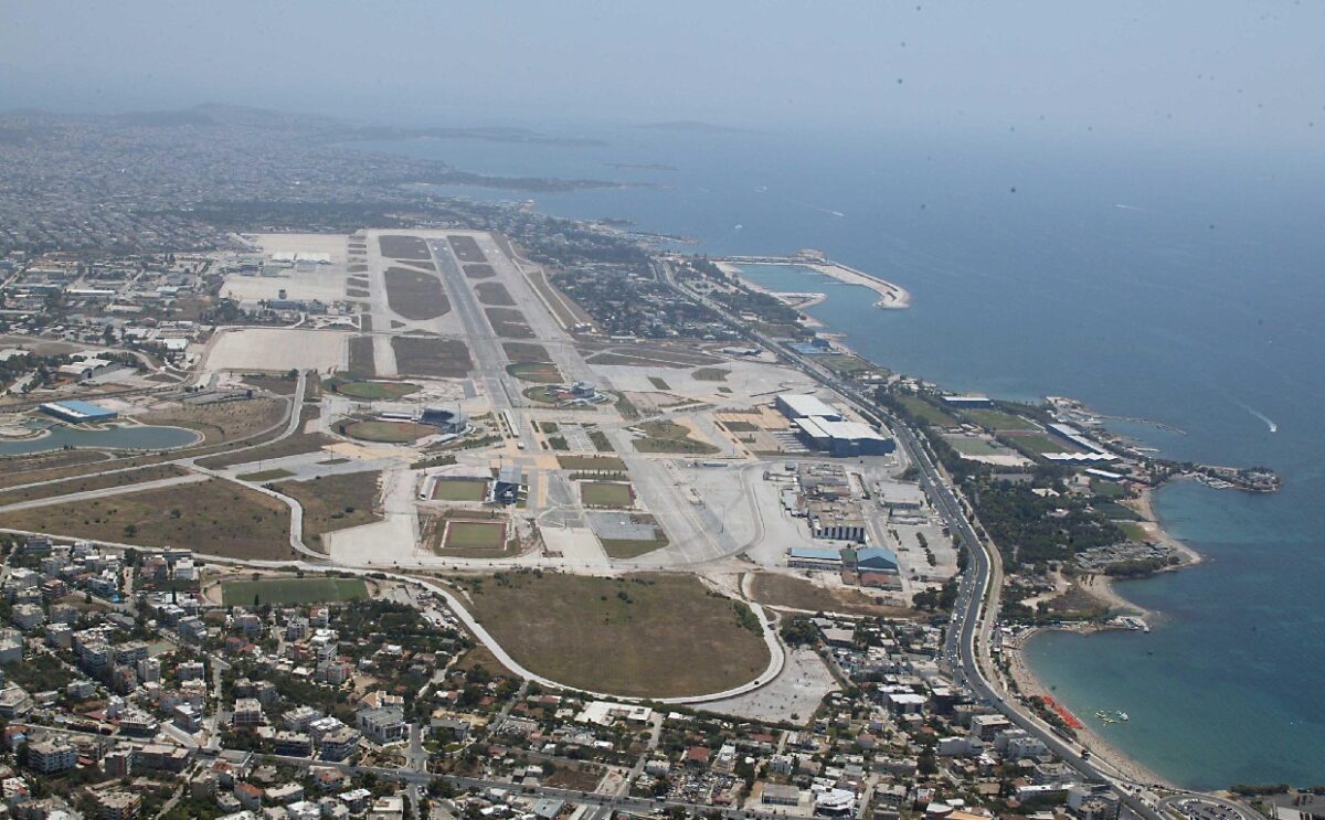 Bloomberg: Η Ελλάδα κινδυνεύει να χάσει 11 δισ. από Ελληνικό και Σκουριές