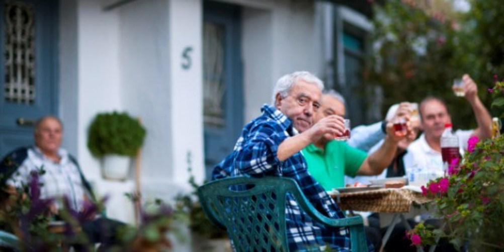 Τα 5 μυστικά μακροζωίας, όπως τα αποκάλυψαν οι κάτοικοι της Ικαρίας στο BBC