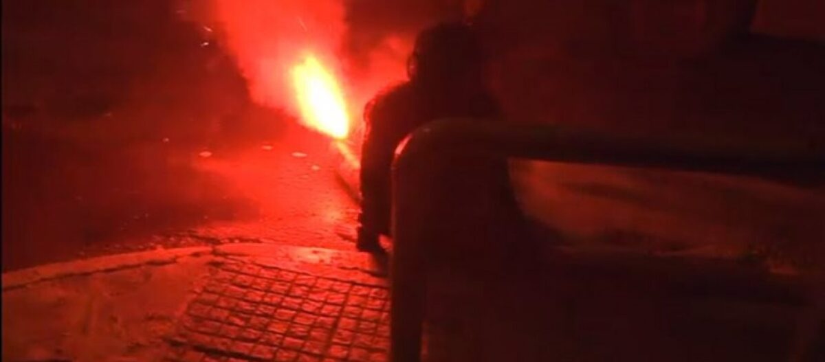 Συγκλονιστικό! Η στιγμή του σοβαρού τραυματισμού της δικηγόρου στα Εξάρχεια (Βίντεο)