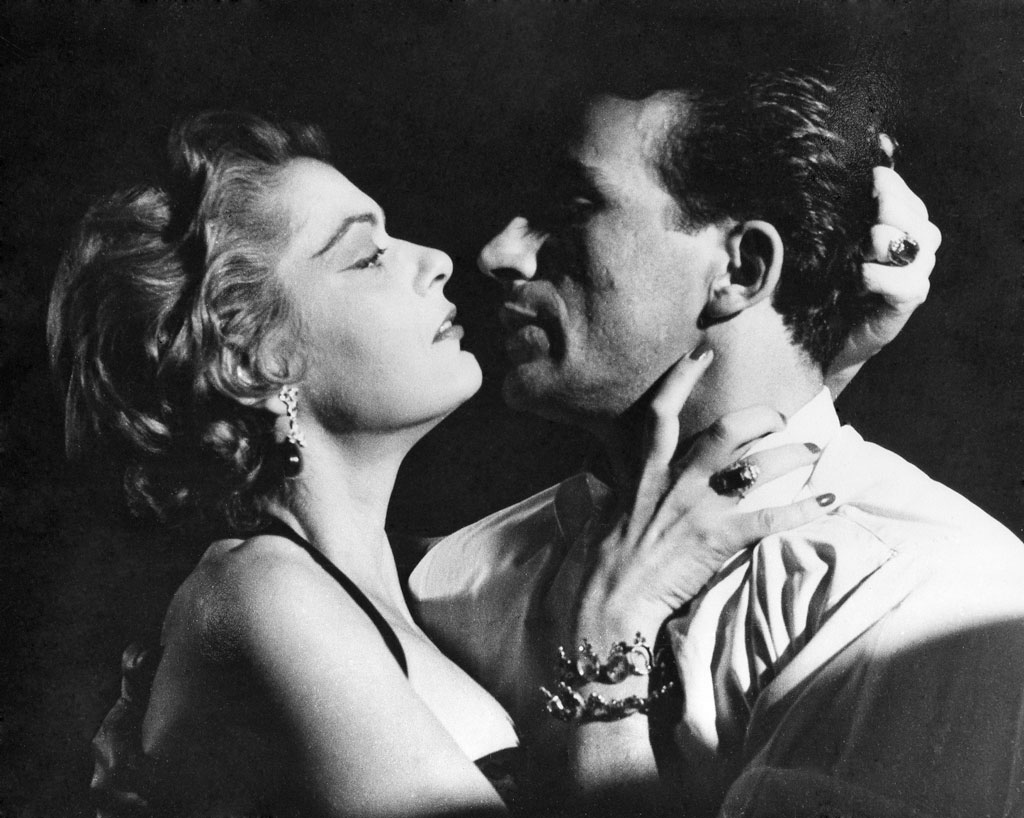 Αγάπη που`γινες, δίκοπο μαχαίρι | Ένα από τα ωραιότερα τραγούδια του ελληνικού κινηματογράφου που άφησε εποχή