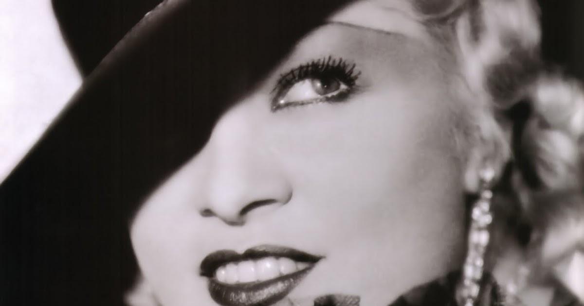 Mae West | Στις μέρες μας, αν ένας άντρας ανοίξει την πόρτα για μια κυρία, είναι πιθανότατα ο πορτιέρης.