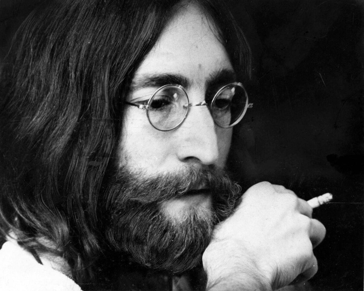 John Lennon | Πρέπει να μάθουμε να αγαπάμε τον εαυτό μας πρώτα, με τα καλά και τα κακά μας...