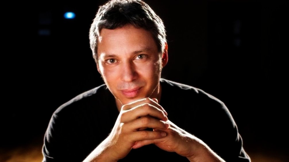 Αλκίνοος Ιωαννίδης | Κάποιος είπε πως ο έρωτας για μια στιγμή κρατά, αύριο βράδυ θα `ναι αργά...