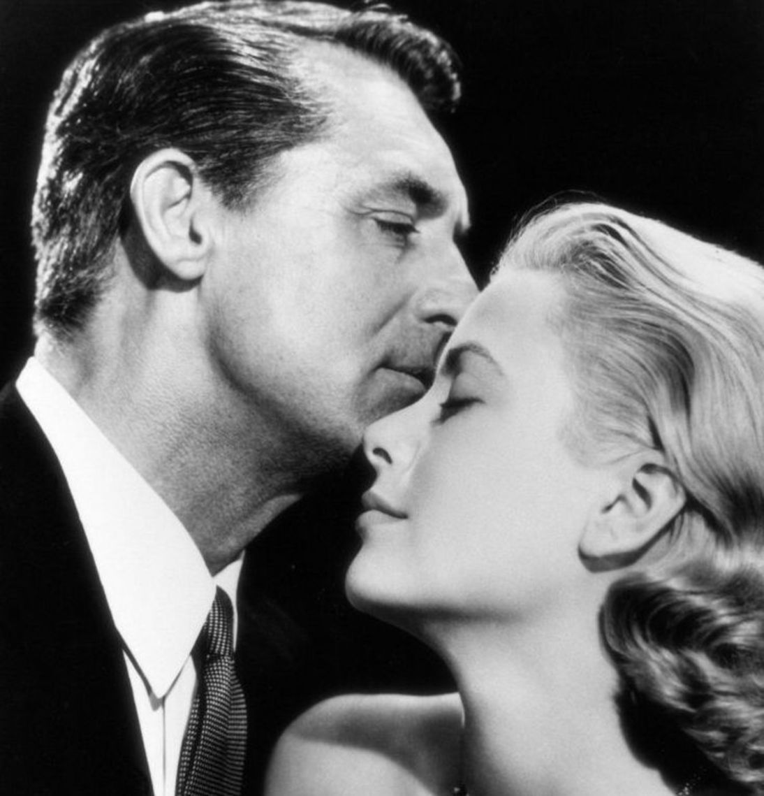 Strangers in the night | Το γοητευτικό τραγούδι του Frank Sinatra για έναν έρωτα με την πρώτη ματιά...