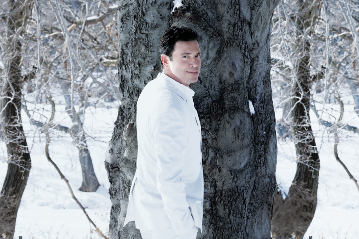 Μάριος Φραγκούλης | O `πρίγκιπας` με τη θεϊκή φωνή `φέρνει` τα Χριστούγεννα στο Μέγαρο Μουσικής