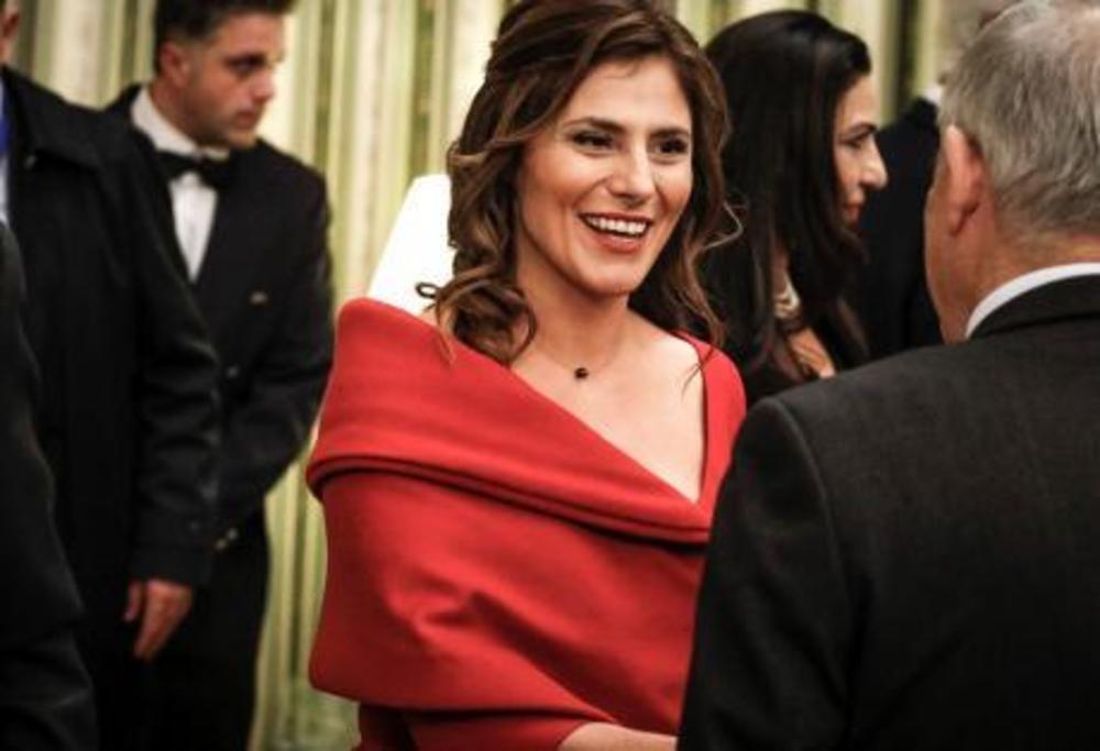 Περιστέρα Μπαζιάνα | Φουλ στο κόκκινο...με αυτοπεποίθηση, τόλμη & γοητεία...