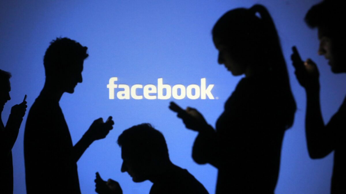 Το Facebook παραδέχεται ότι μπορεί να βλάψει την ψυχική υγεία των χρηστών του