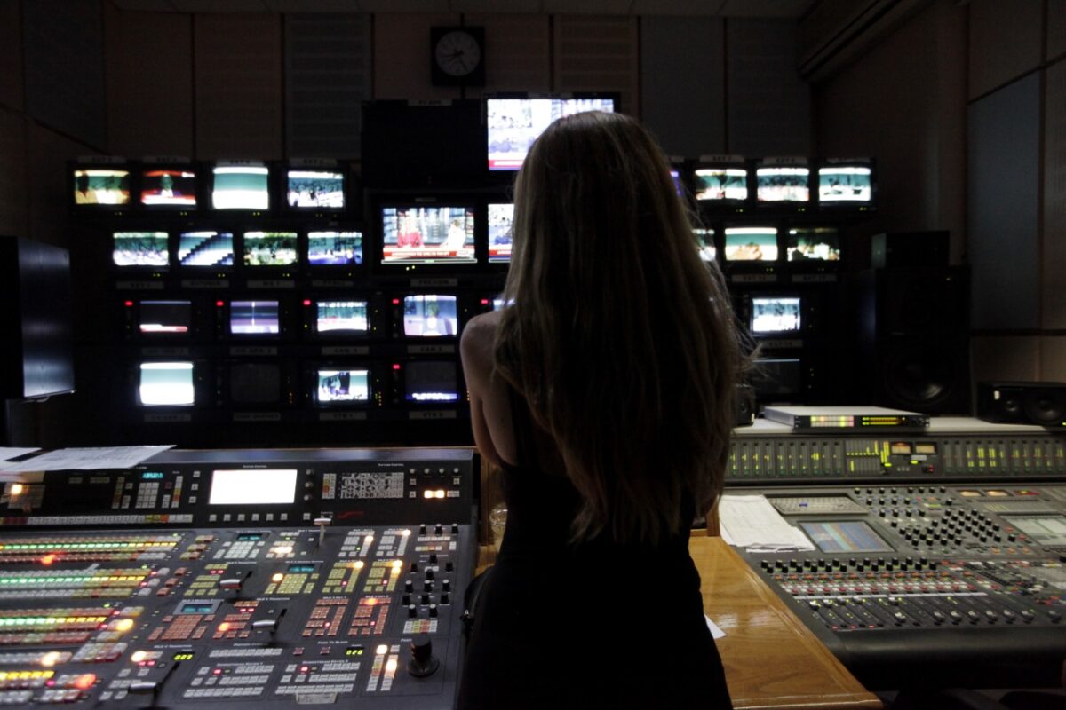 Επτά ενδιαφερόμενες εταιρείες πήγαν στο ΕΣΡ για τις τηλεοπτικές άδειες