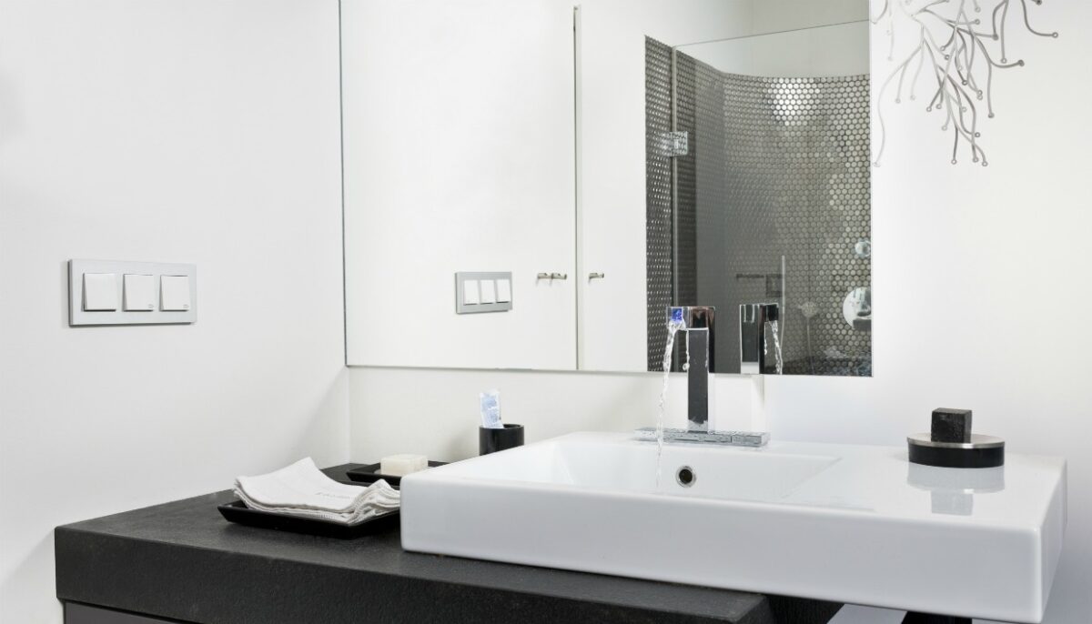 Αυτό είναι το κόλπο για να μην θολώνει ο καθρέφτης του μπάνιου