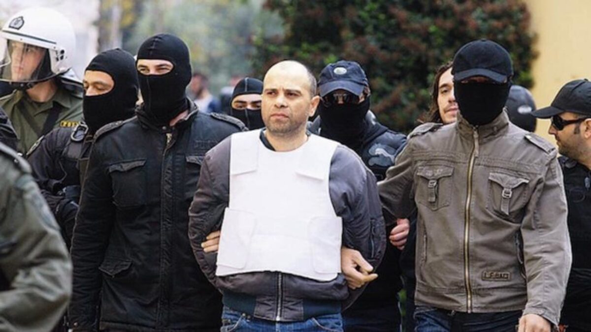 Κρατούμενοι μαχαίρωσαν τον Μαζιώτη στο κελί του