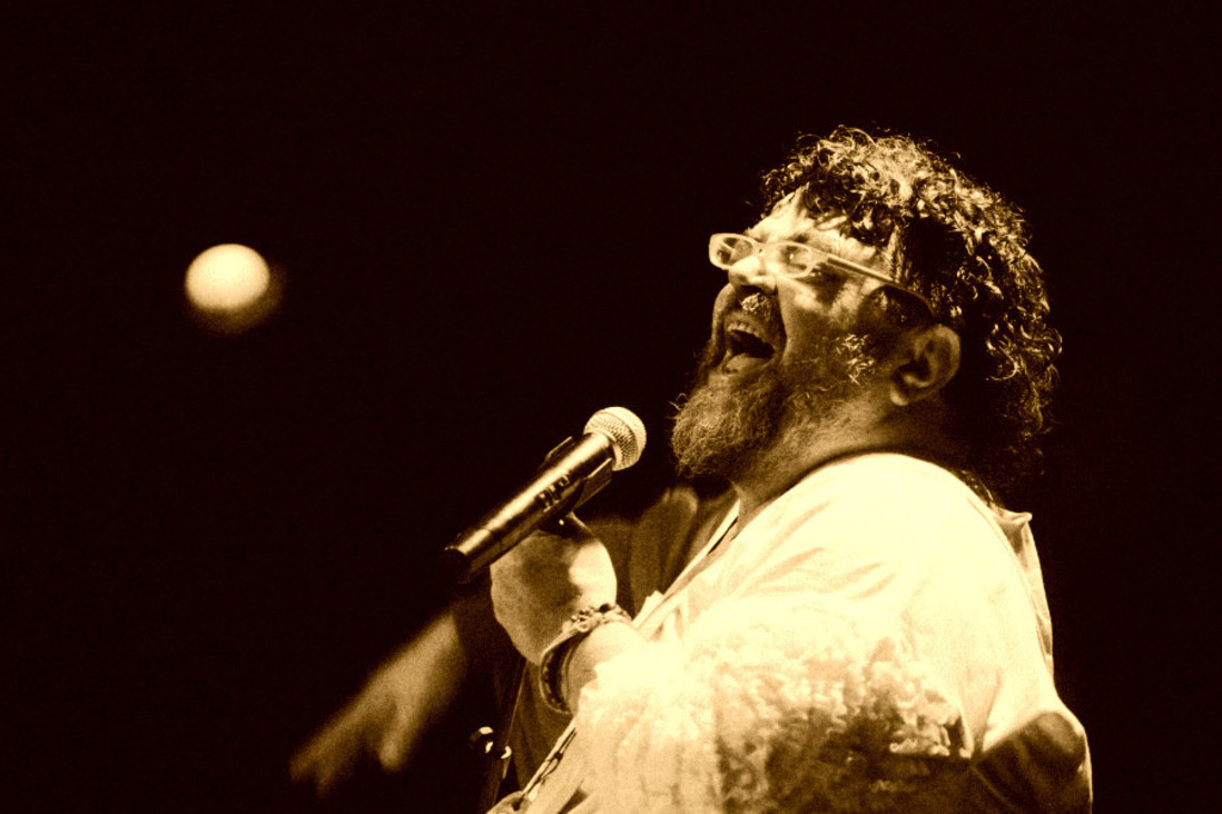 Σταμάτης Κραουνάκης | Αυτή η νύχτα μένει αιώνες παγωμένη που δυο ψυχές δε βρήκαν καταφύγιο