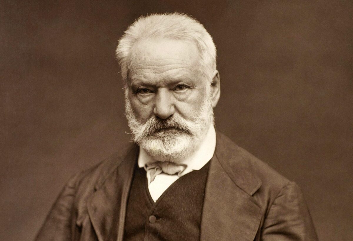 Victor Hugo |  Είστε κοντά στο χωρισμό όταν το τραπέζι είναι εξίσου θλιβερό με το κρεβάτι.