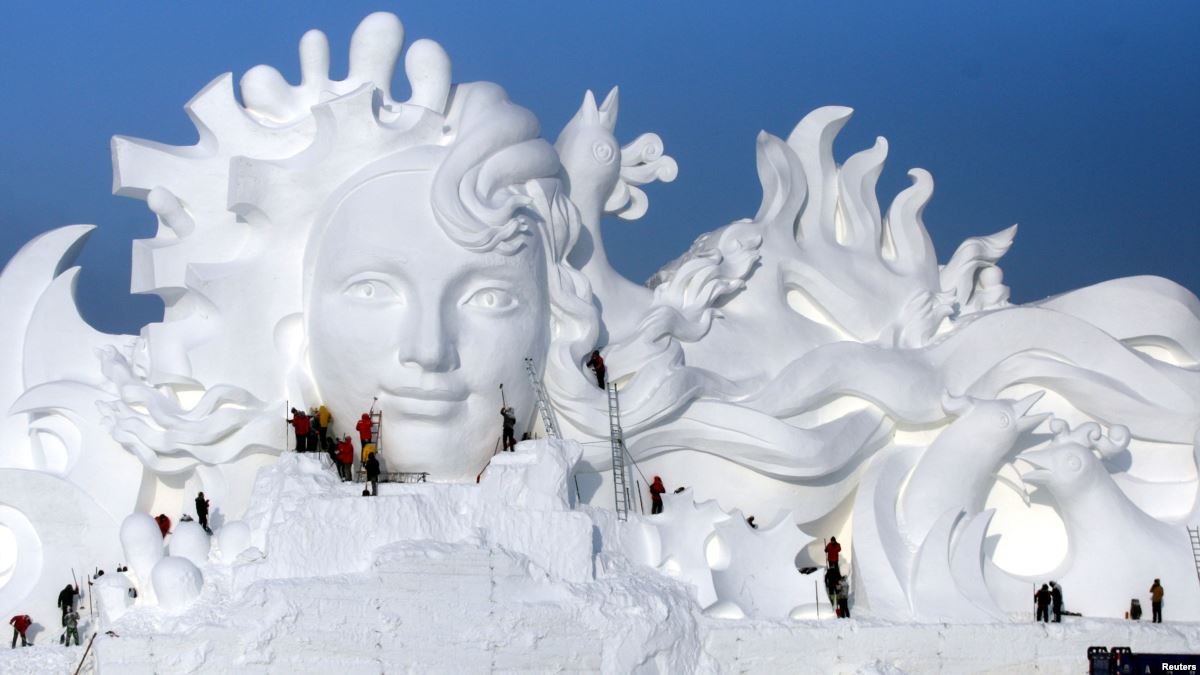 Εντυπωσιακά γλυπτά από πάγο στην Κίνα (Βίντεο)