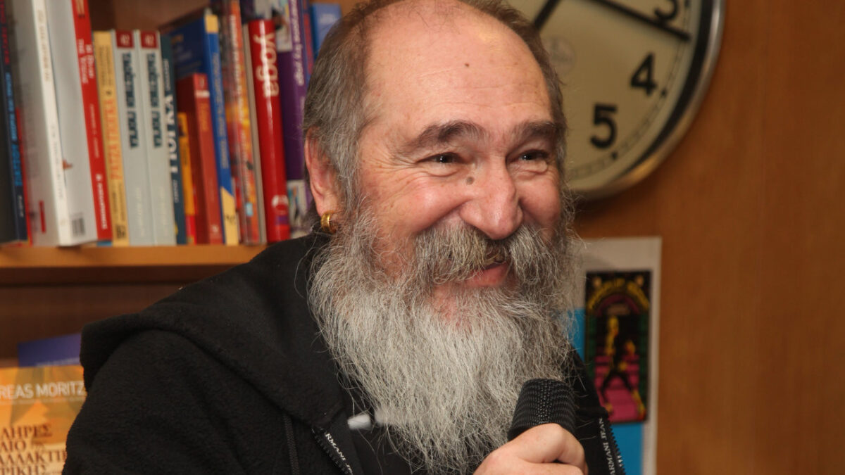 Ο Πανούσης επιστρέφει στη σκηνή λόγω… αιφνιδίου θανάτου που αναβλήθηκε!