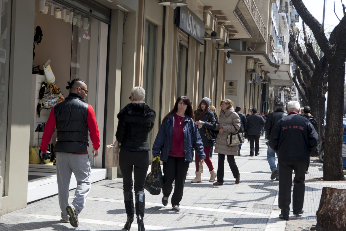Πότε τελειώνει το εορταστικό ωράριο των καταστημάτων – Ποια Κυριακή θα είναι ανοιχτά
