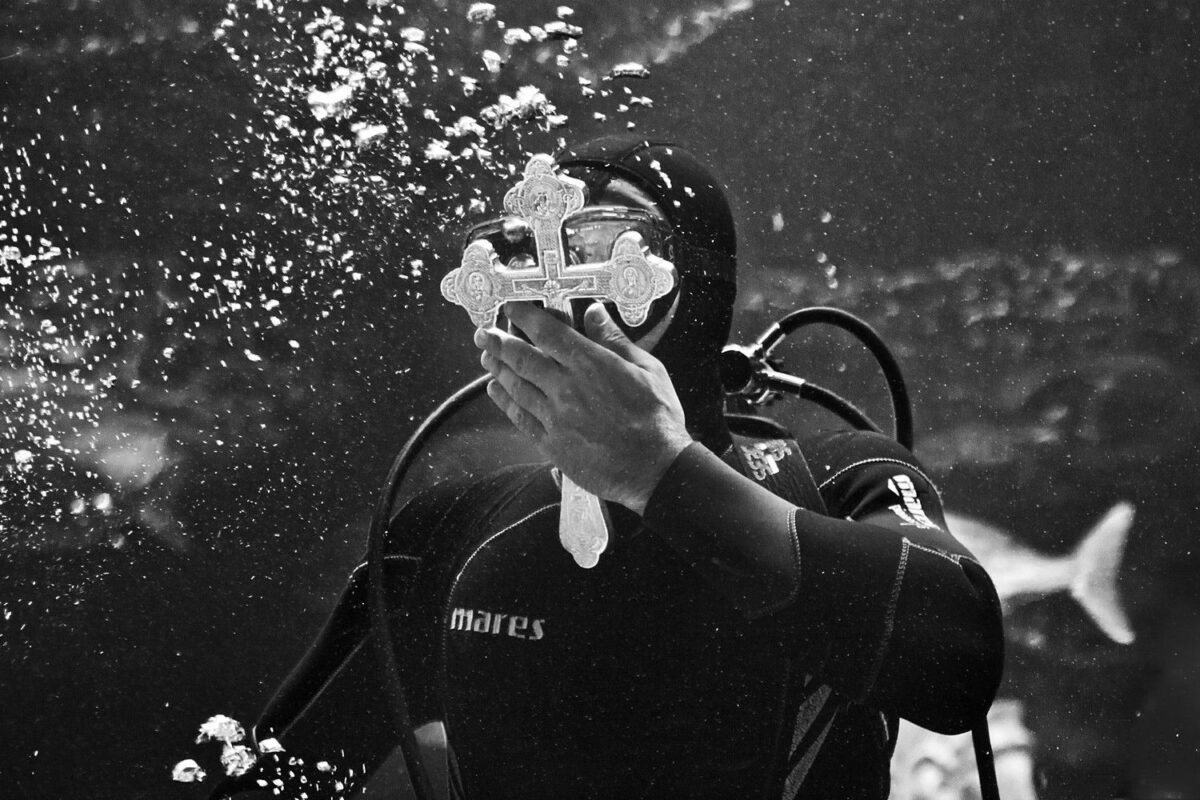 Θεοφάνεια: 16 εντυπωσιακές ασπρόμαυρες φωτογραφίες από τις θάλασσες της Κρήτης