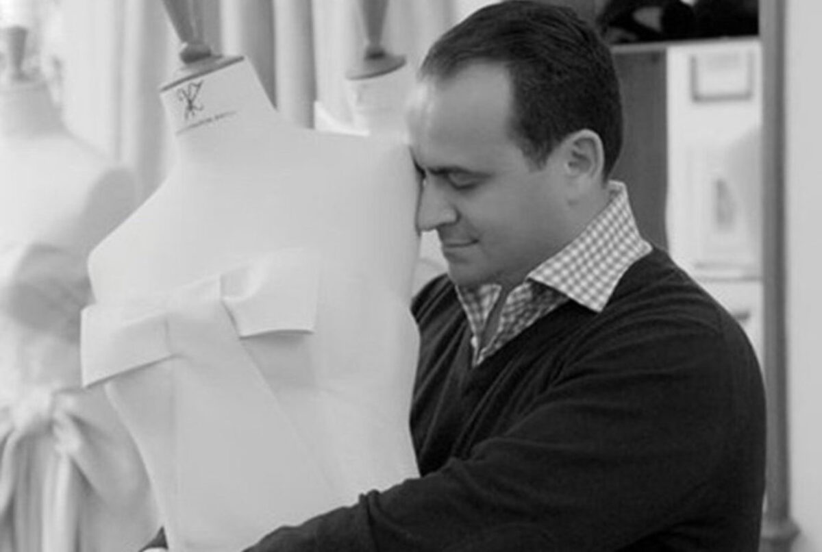 Vassilis Zoulias | Ο χαρισματικός Έλληνας σχεδιαστής που συνάρπασε με δημιουργία του στις Χρυσές Σφαίρες