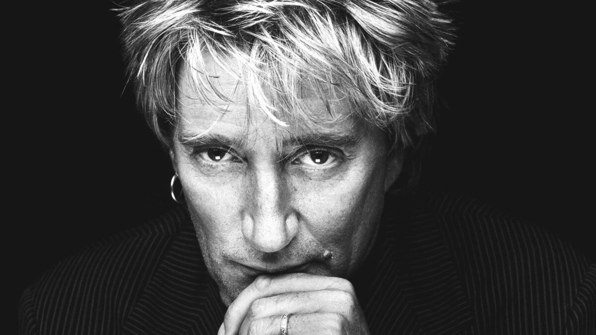 When I need you | Το βαθιά τρυφερό, ερωτικό τραγούδι που απογείωσε ο Sir Rod Steward