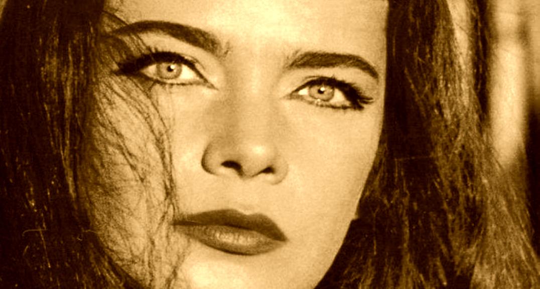 Τζένη Καρέζη | Χάθηκα μεσ`τη ζωή μου, χάθηκες μεσ`τη βροχή...