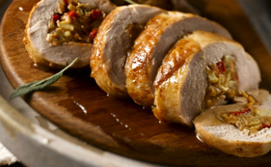 Μια ευφάνταστη συνταγή για χοιρινό γεμιστό μπούτι...