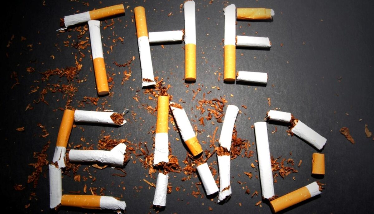 Οι Έλληνες σβήνουν το τσιγάρο: Μείωση ρεκόρ των καπνιστών την τελευταία πενταετία