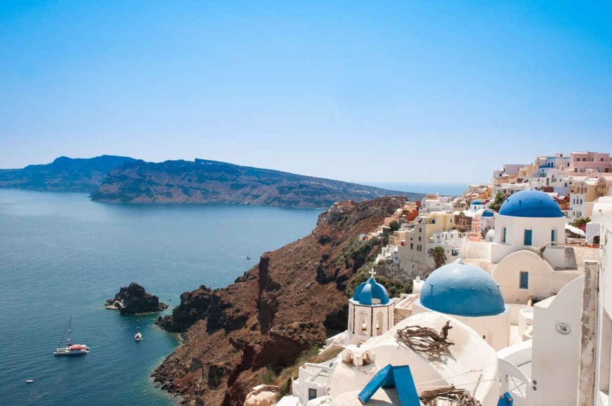 Σε ποια μέρη στον κόσμο να ταξιδέψεις αν θέλεις να ζήσεις καλοκαιρινά μες στο καταχείμωνο