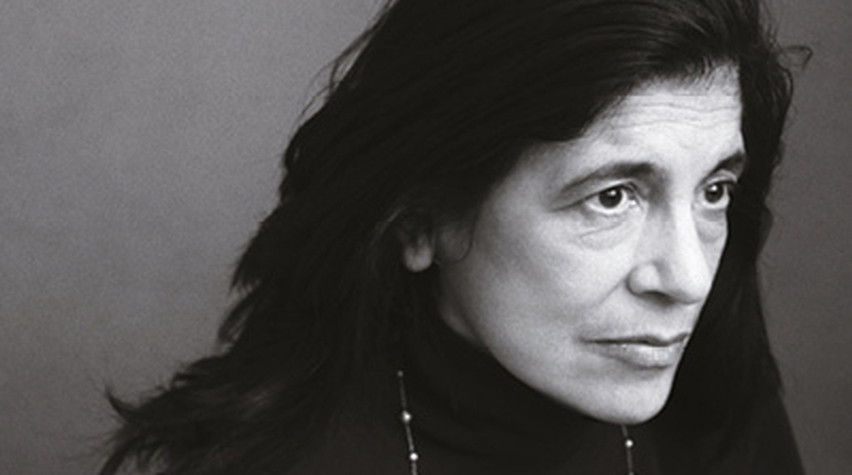 Susan Sontag  | Πληγώνει η αγάπη. Δίνεις τον εαυτό σου και οποιαδήποτε στιγμή ο άλλος μπορεί να φύγει...
