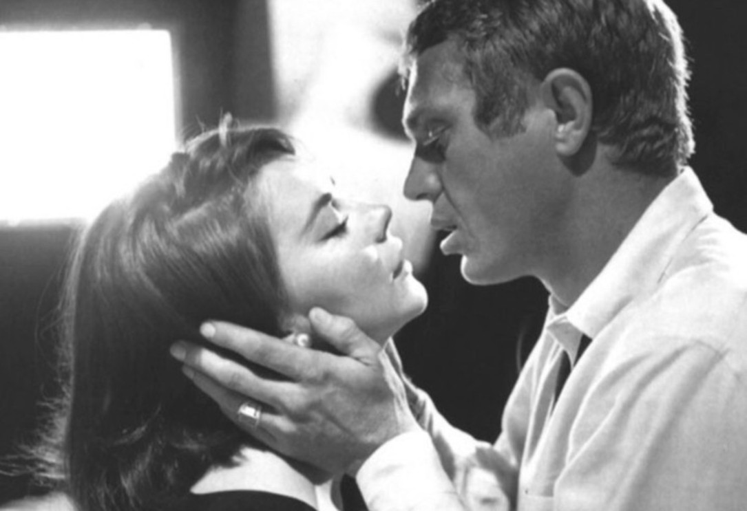 Κική Δημουλά | Έρωτας; Γένους ούτε θηλυκού, ούτε αρσενικού. Γένους ανυπεράσπιστου...