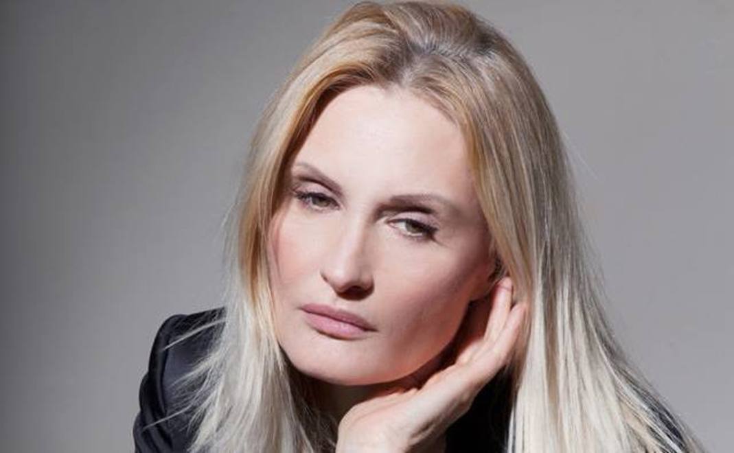 Πηνελόπη Μασσούρη | Οι πλαστικοί κάνουν κάθε απλό  πρόσωπο θεαματικό...