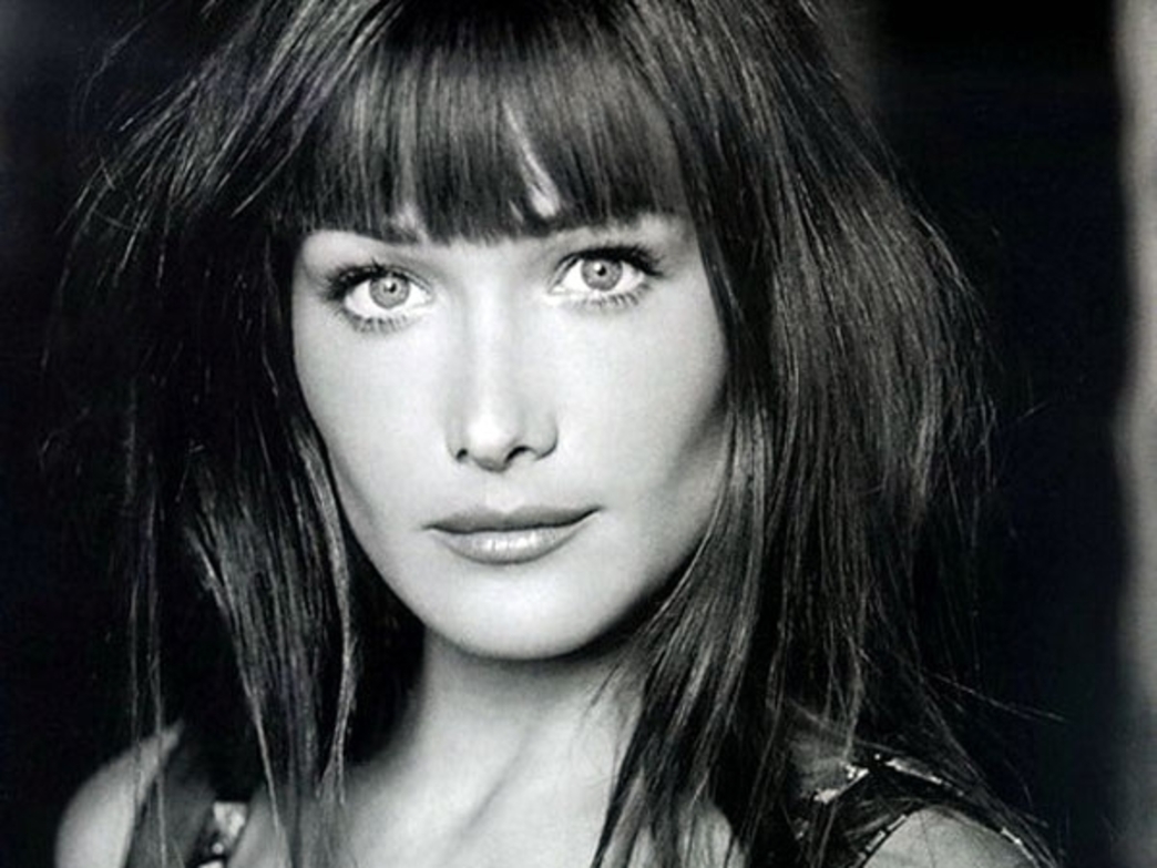 Κάρλα Μπρούνι | Ακόμη και άβαφη, φορώντας απλά ρούχα, είναι υπέροχη