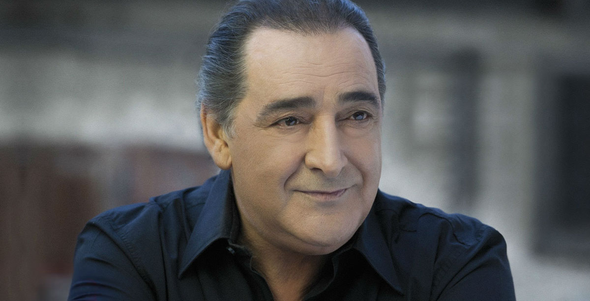 Βασίλης Καρράς | Συγκινεί τραγουδώντας Μακεδονία ξακουστή, λίγο πριν το συλλαλητήριο για τη Μακεδονία