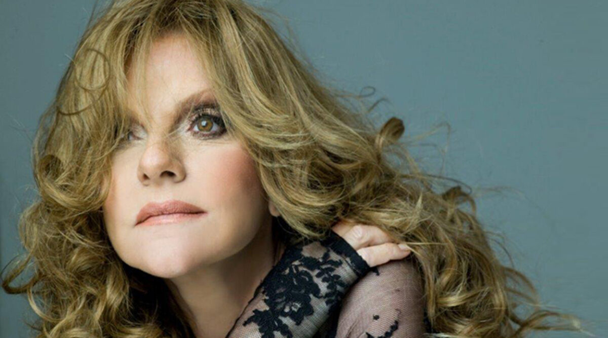 Μαριάννα Τόλη | Αγαπώ σημαίνει κρατάω ένα ελάχιστο & υγιές εγώ για να υπάρχω & το υπόλοιπο το χαρίζω με γενναιοδωρία όπου υπάρχει ανάγκη.