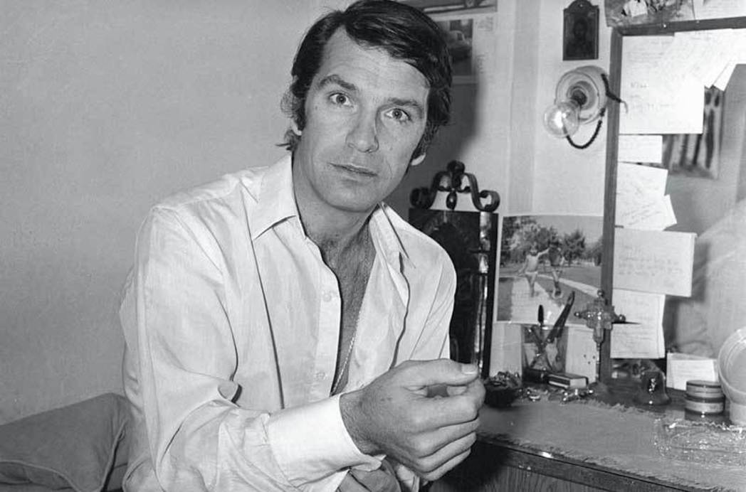 Νίκος Κούρκουλος | Το παν για `μένα είναι ο έρωτας. Δεν αντέχω να μην είμαι ερωτευμένος...