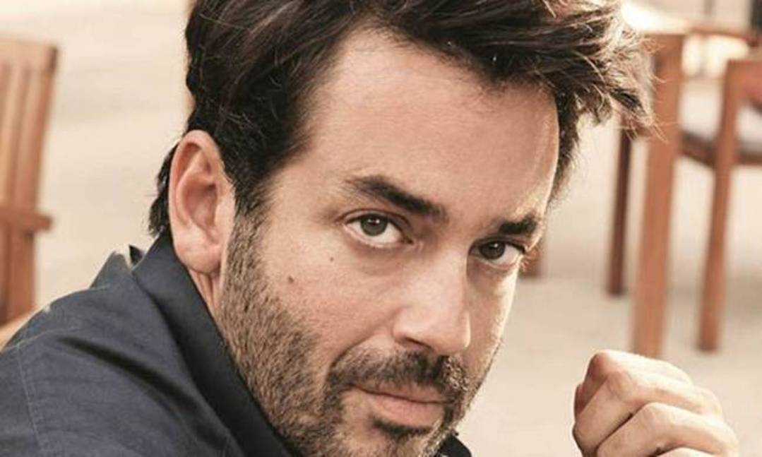 Πάνος Καλλίτσης | Η χειρουργική επέμβαση για να βγει η σφαίρα από την καρδιά του & ο σταυρός που τον έσωσε