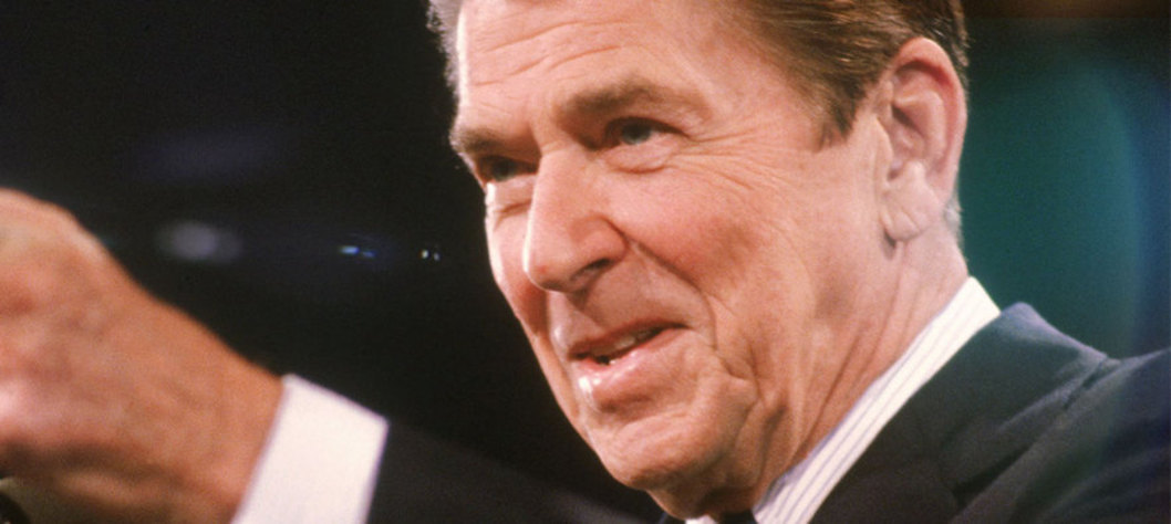 Σαν σήμερα, 6 Φεβρουαρίου | Ρόναλντ Ρήγκαν: Όταν δεν μπορείς να τους κάνεις να δουν το φως, κάνε τους να νοιώσουν την κάψα.