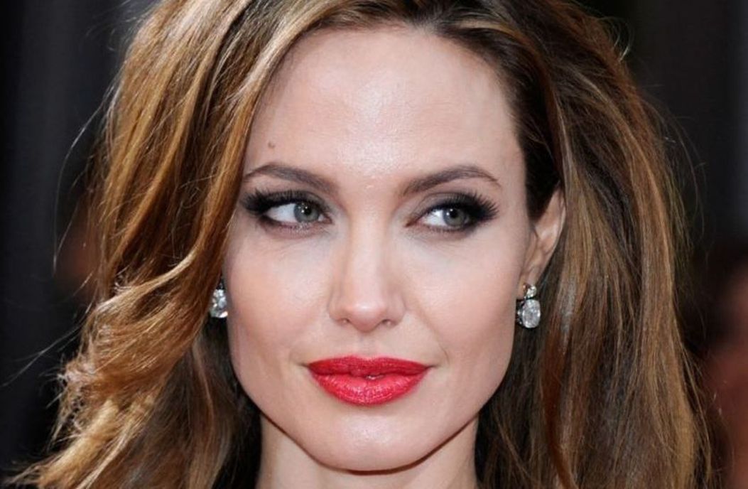 Angelina Jolie | Η υπέρκομψη εμφάνισή της που θύμιζε Ελληνίδα θεά....