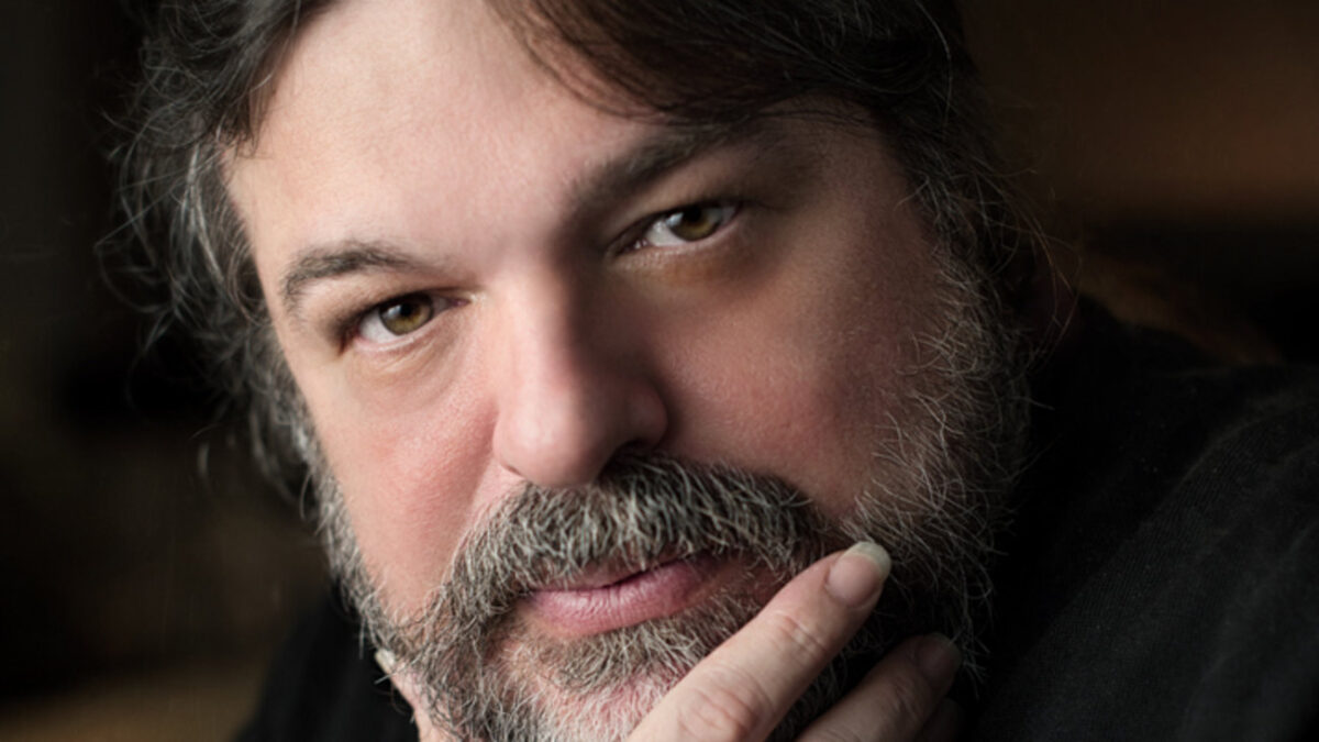 Δημήτρης Παπαδημητρίου | Ο έρωτας καθώς ξεθυμαίνει, αφήνει την κάπνα μιάς αγιοσύνης στο ταβάνι της ψυχής μας.