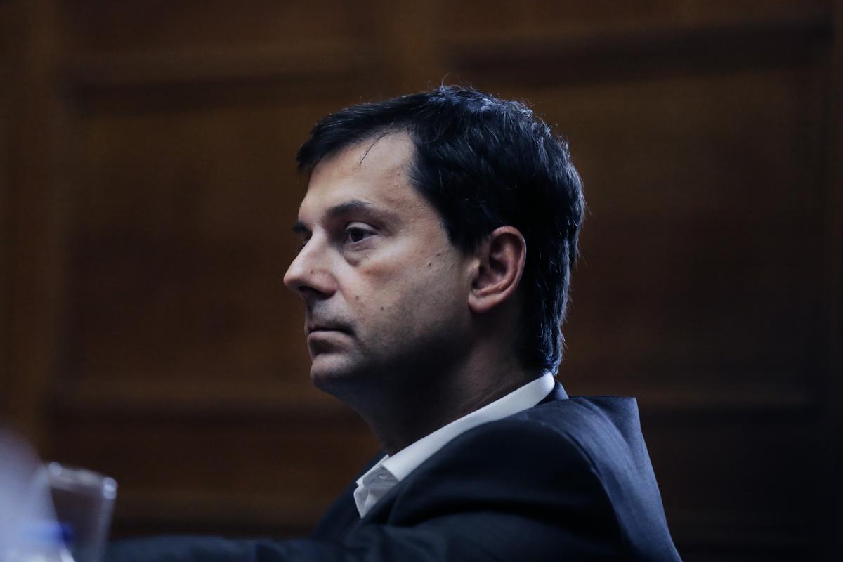 Συνέντευξη Χάρης Θεοχάρης: «Μια κοινωνία που ασχολείται μόνο με το χθες δεν μπορεί να βάλει στέρεες βάσεις για το μέλλον»