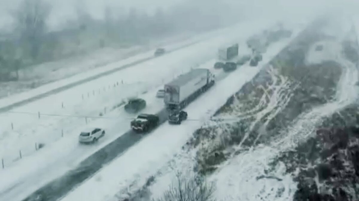 Καρέ-καρέ καραμπόλα 70 αυτοκινήτων (Bίντεο)