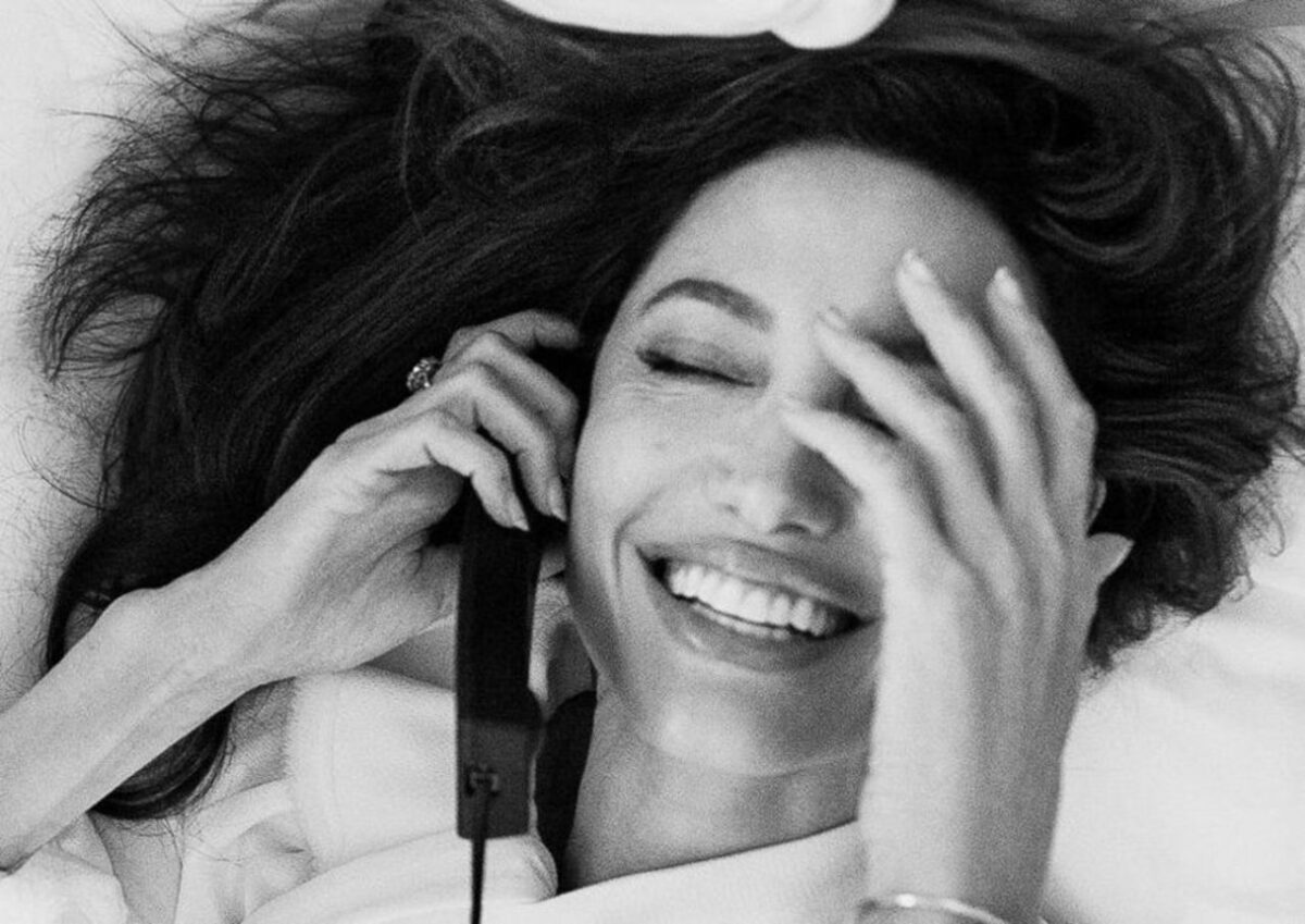 Angelina Jolie | H εκπληκτική φωτογράφισή της σε...πολιτικό ρόλο, για το περιοδικό ELLE