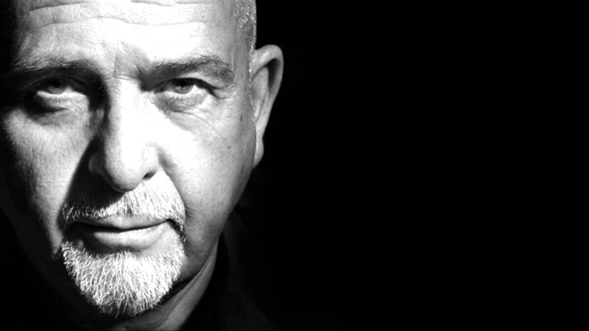 Peter Gabriel | Η μουσική είναι μία παγκόσμια γλώσσα που ενώνει τους ανθρώπους και αποδεικνύει την ανοησία του ρατσισμού...