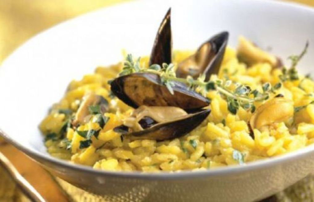 Γεύμα για δύο | Συνταγή για μύδια αχνιστα με φινόκιο & πιλάφι με κρόκο Κοζάνης
