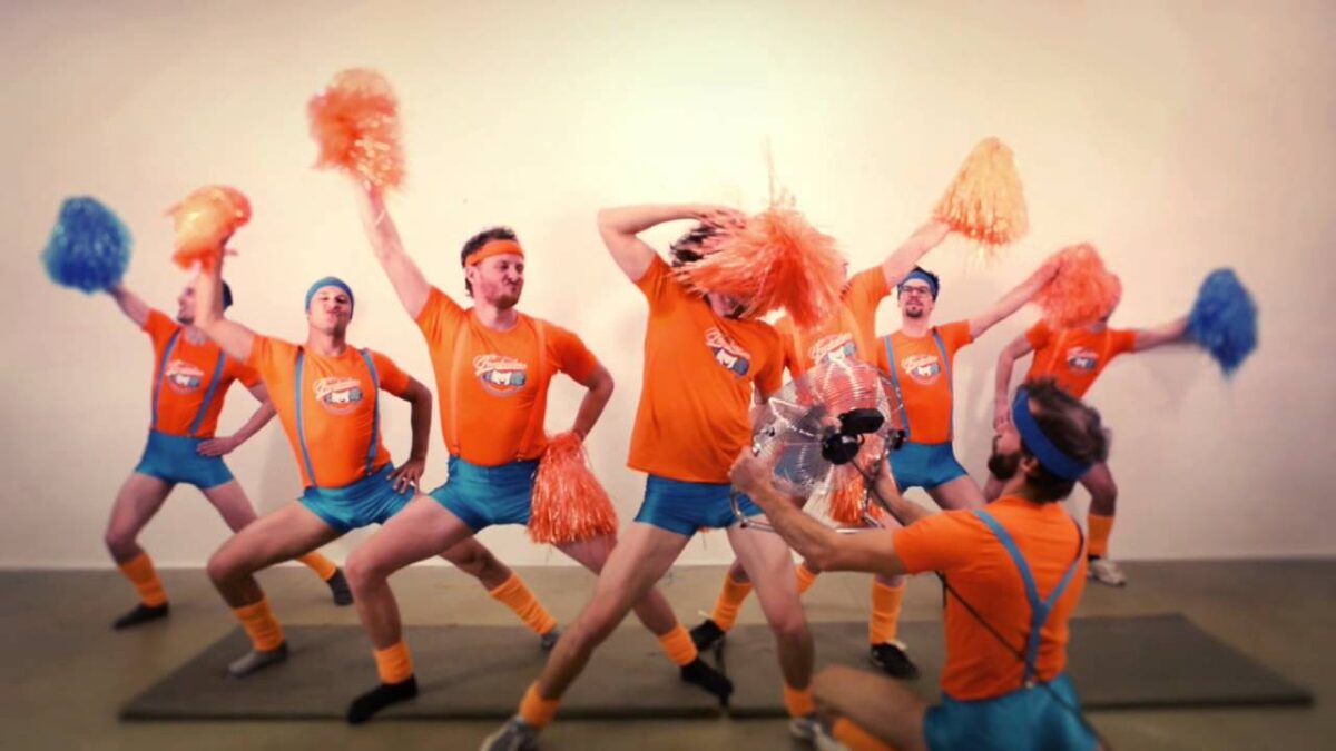 Είναι αλήθεια: Αυτοί είναι οι πρώτοι άνδρες cheerleaders (Βίντεο)