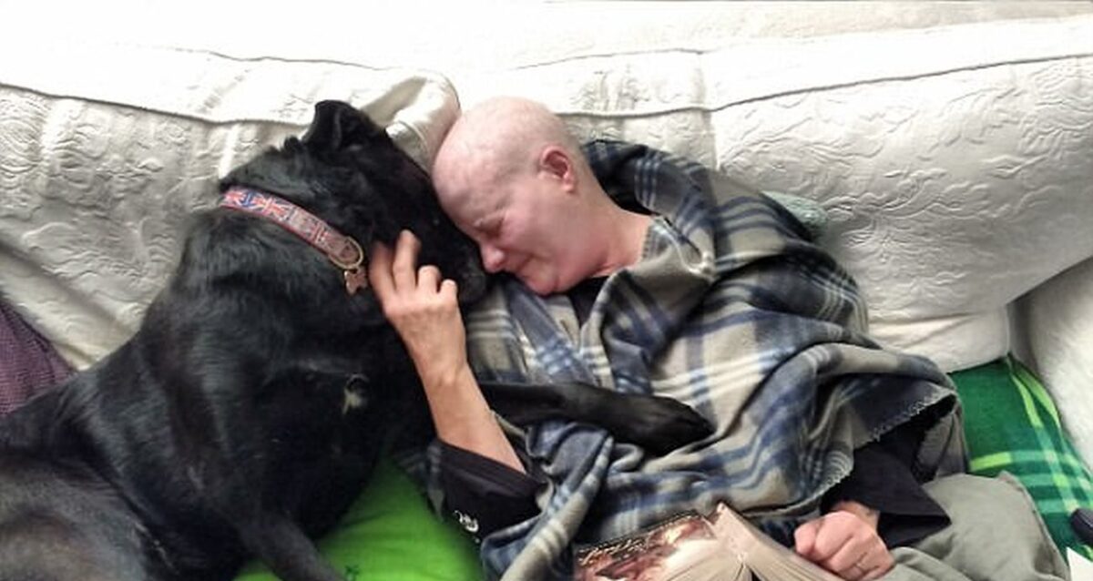 Η δύναμη της αγάπης και της ζωής: Η γυναίκα και ο σκύλος της που πάλεψαν μαζί τον καρκίνο
